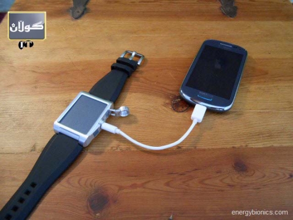 كاتژمێرێكی دەست شەحنكەرەوەی گەڕۆك